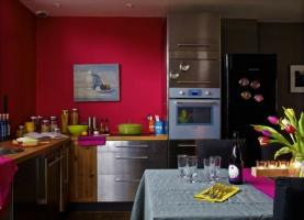 Drąsūs spalvų ir akį traukiantis daiktų jūsų virtuvėje. 6 ryškios idėjos