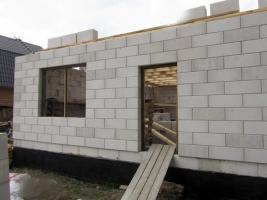 Kodėl būtina statyti akytojo betono namą?