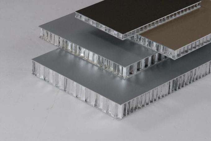 Daugiasluoksnės plokštės pagamintas iš aliuminio. 