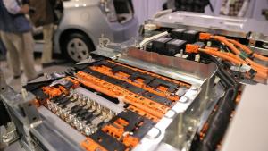 Naujos ličio-jonų baterijos transporto priemonių papildytos per 10 minučių ir saugomi 2500 krūvio iškrovimo ciklų