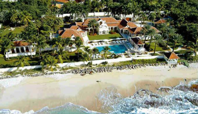 Le Chateau de Palmeris Sankt Maarten. 45 JAV prezidentas save, ragina šį vila ", vienas iš didžiausių privačių rezidencijų visame pasaulyje." Nuomos kaina vienam smūgių yra 28000 JAV pinigų. Galima nuoma ne mažiau kaip 5 dienas. (Image Source - Yandex-nuotraukos)