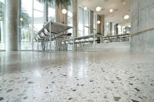 Poliruotas betonas: kaip padaryti nebrangiai ir originalus grindis