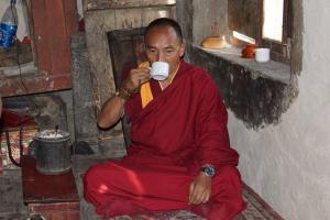 Paslapčių iš Tibeto: arba kodėl vienuoliai Šimtamečių gėrimas rytą karšto vandens.