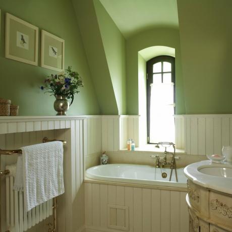 Vonios kambarys ir žalios tonai. Nuotraukų šaltinis: devhata.ru