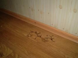 Izoliuoti grindų medinis namas