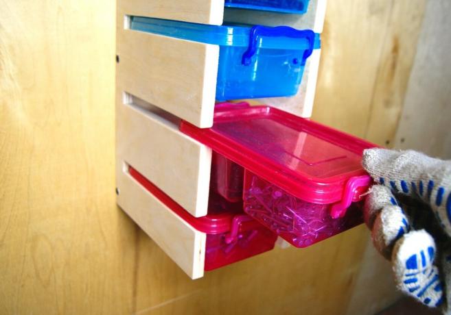 paprasta ir naudinga namų pagaminti iš plastikinių konteinerių ir faneros