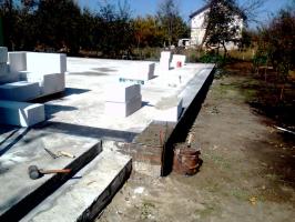 Statyti namą (mūro sienos iš akytojo betono)