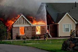 Kaip apsaugoti savo namus nuo gaisro: rekomendacijos privalumai