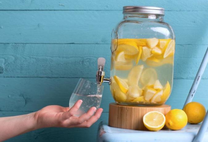 Kas yra citrinos vandens nauda?