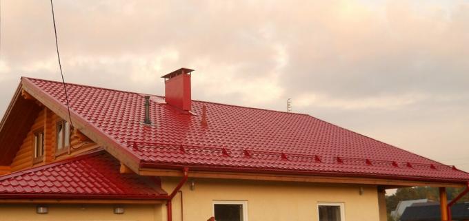 Stogas su stogo - metalo užpildytos formos. Paveikslėlis su Yandeks.Kartinki paslauga.