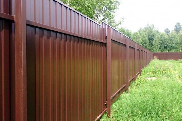 Optimalus storis profiliuotos lapo ant tvoros (jeigu metalo kokybė) yra intervale 0,4-0,6 mm.