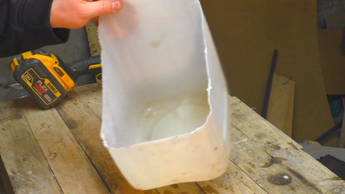 Išsiskyrimo plastiko talpyklę, skirtas surinkimo įrankio dėžės. šaltinis: https://www.youtube.com/watch? v = 5VGl8hqwWjk